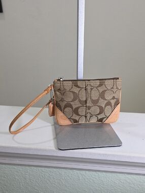 COACH Vintage Jacquard Fabric/Tan Smooth Leather Small Wristlet VGUC